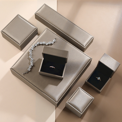 Collana di cuoio di lusso Ring Packaging del braccialetto dell'orecchino del contenitore di regalo dell'unità di elaborazione