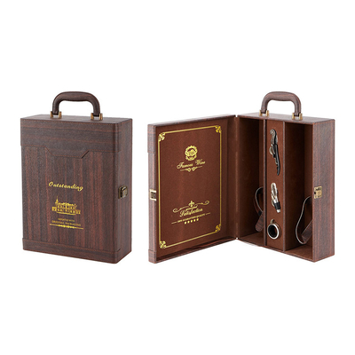Il contenitore di cuoio di vino del regalo con gli accessori ed il vino mette la bottiglia di vino 750ml