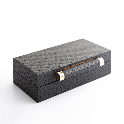 buon prezzo Contenitore di gioielli di cuoio del contenitore di regalo del nero del salone dell'entrata 35.2x27x11.5cm in linea